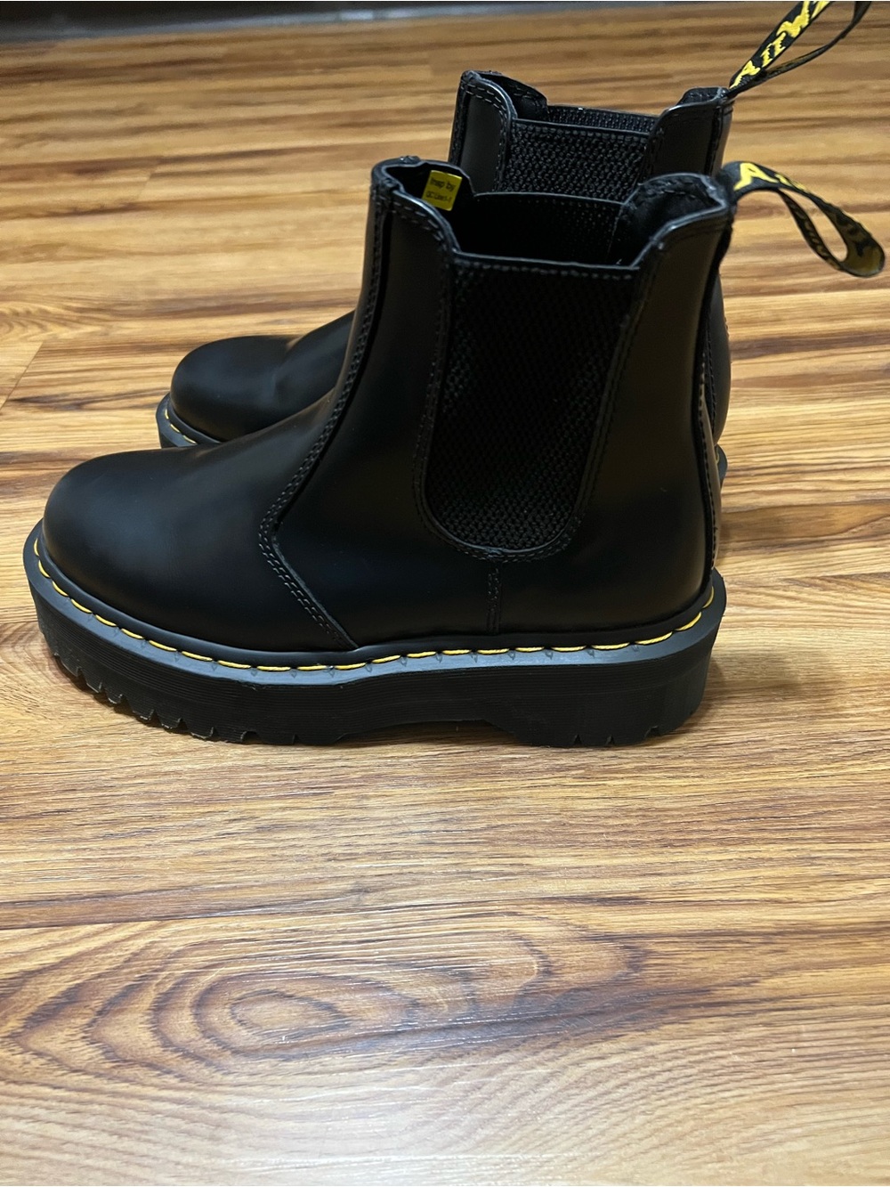 Dr Martens 2976 Quad Men’s 7 Women’s 8
